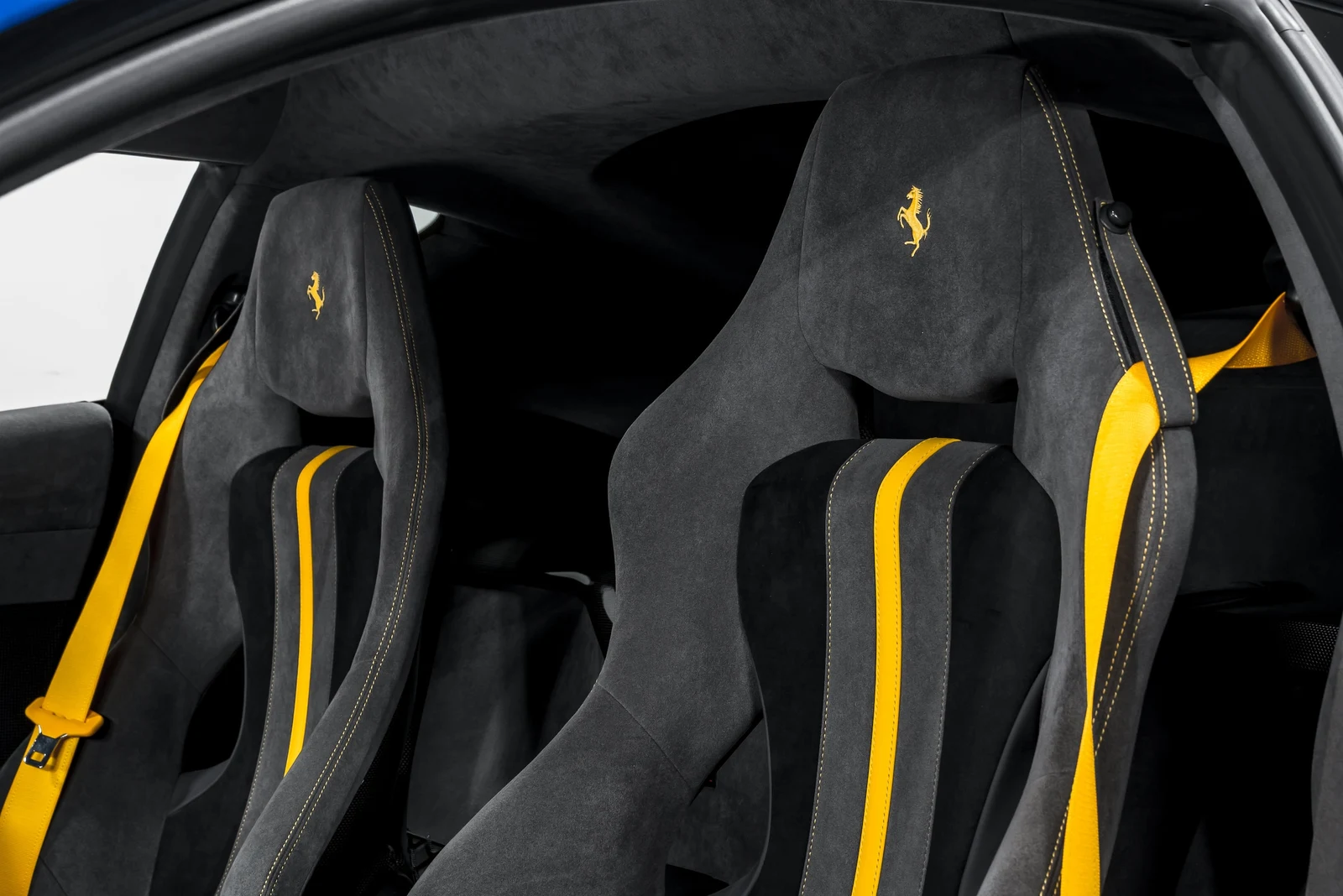 2022 Ferrari 812 Competizione, 8/30