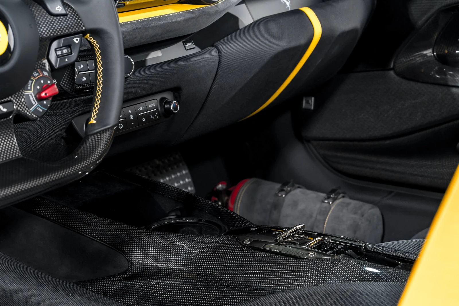 2022 Ferrari 812 Competizione, 11/30