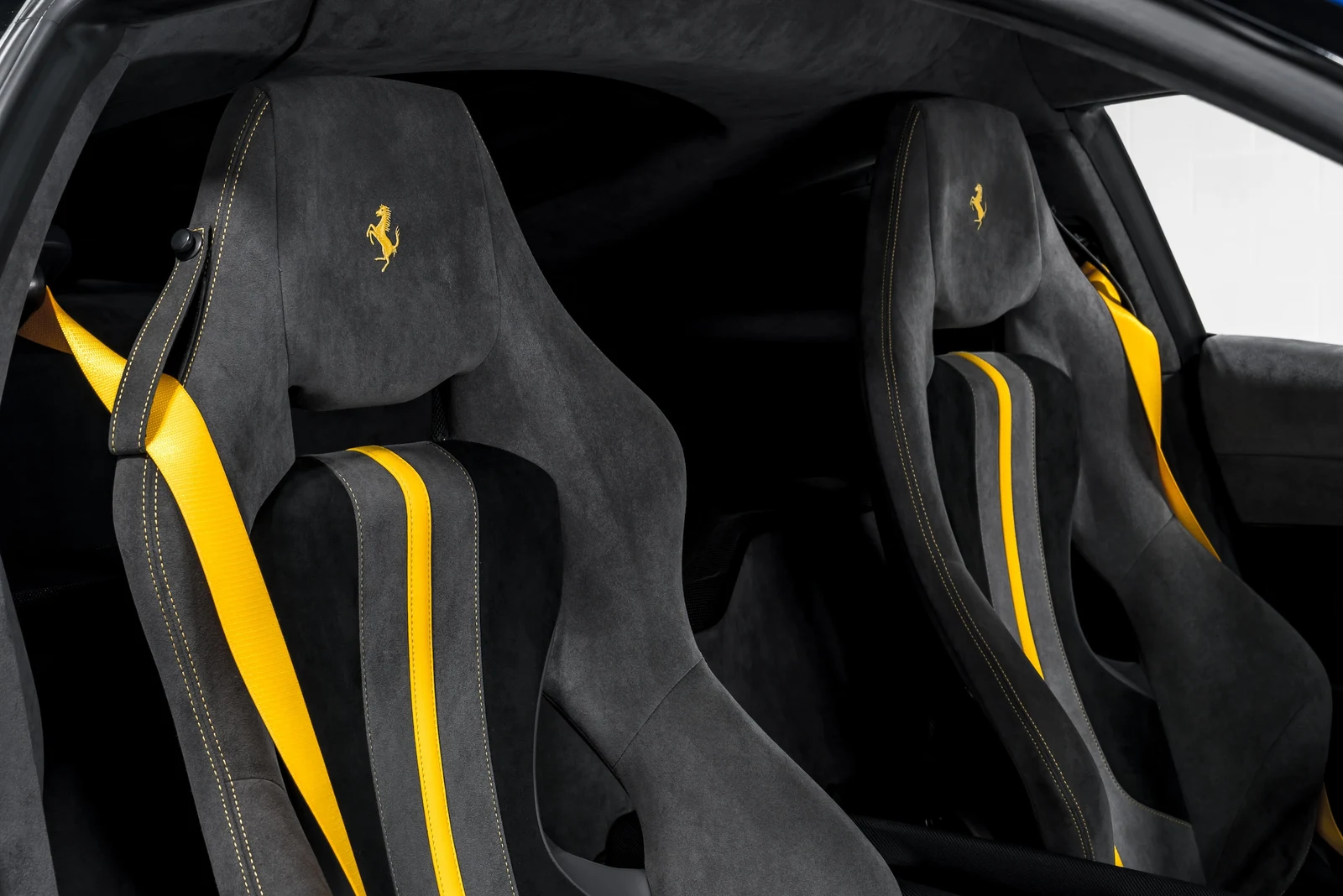2022 Ferrari 812 Competizione, 17/30