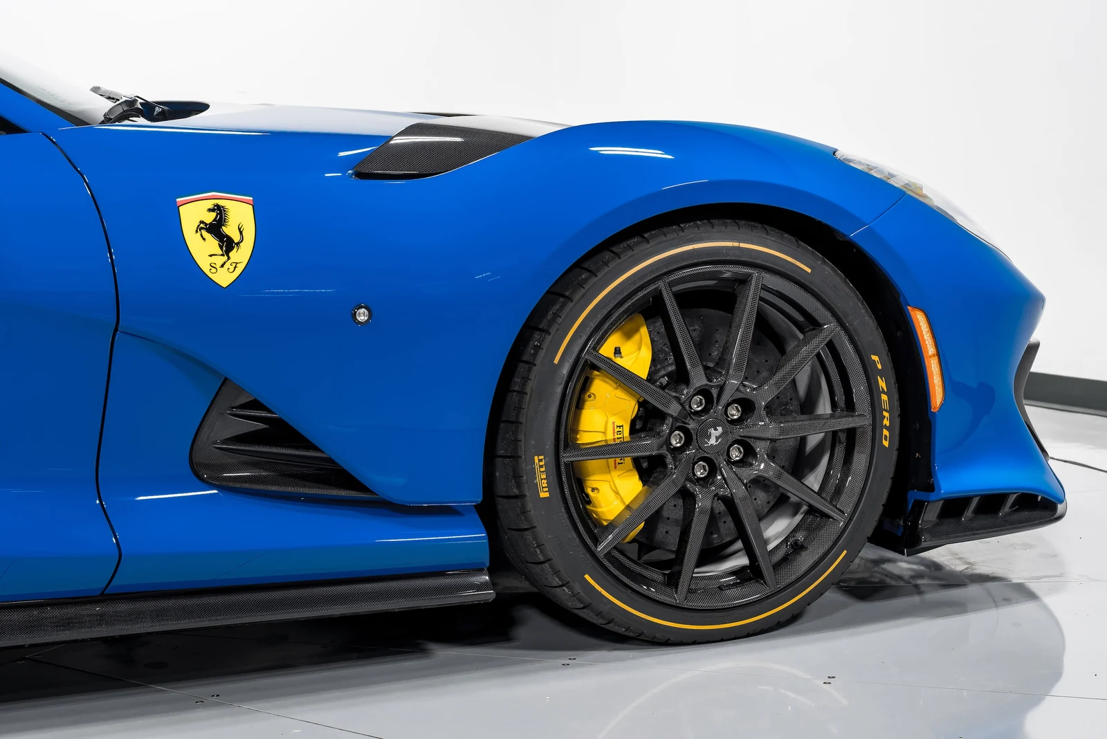 2022 Ferrari 812 Competizione, 24/30