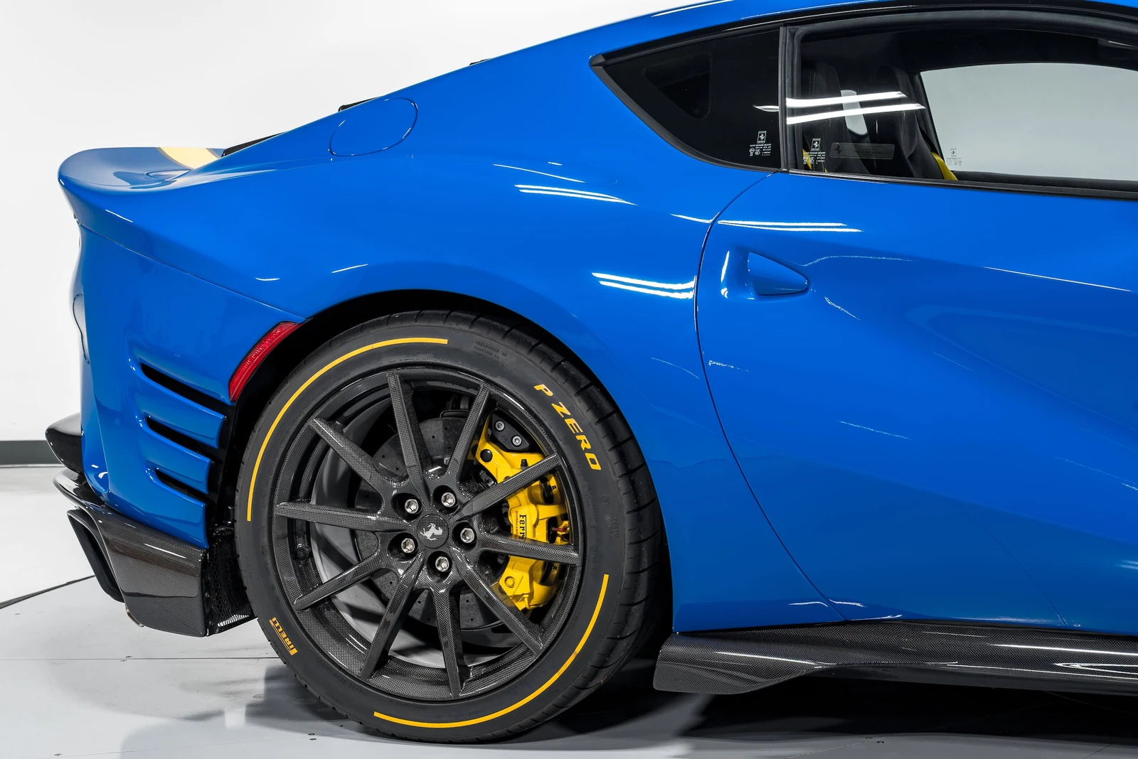 2022 Ferrari 812 Competizione, 25/30