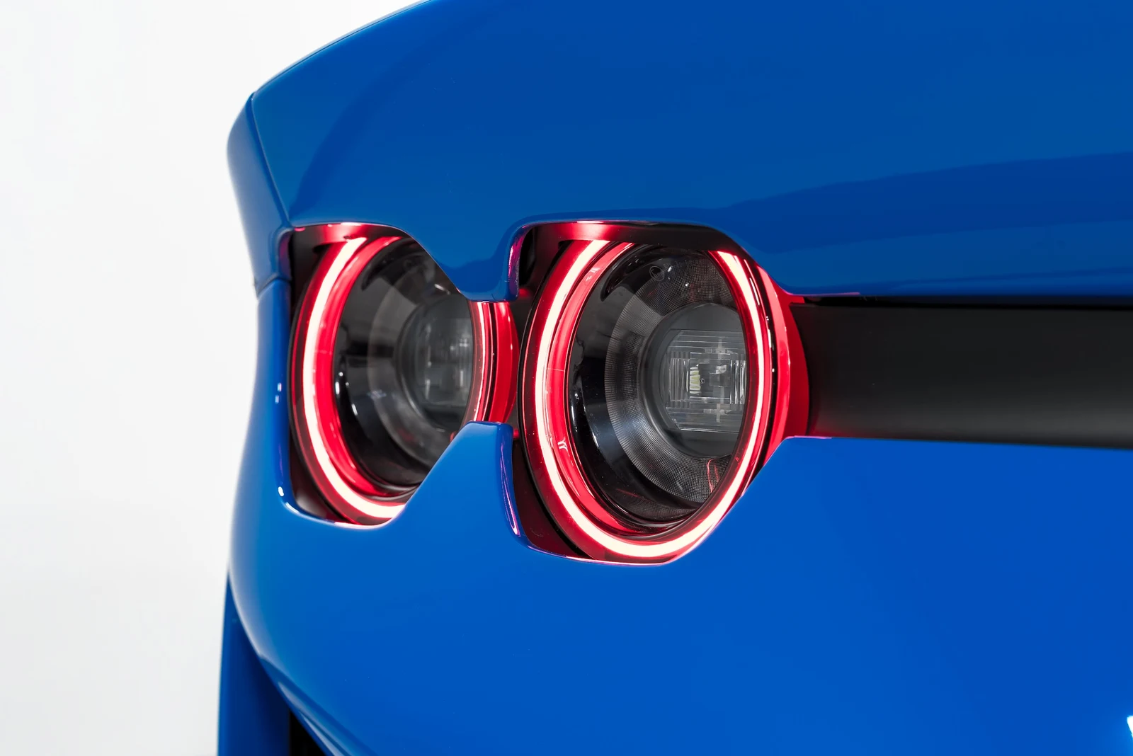 2022 Ferrari 812 Competizione, 27/30