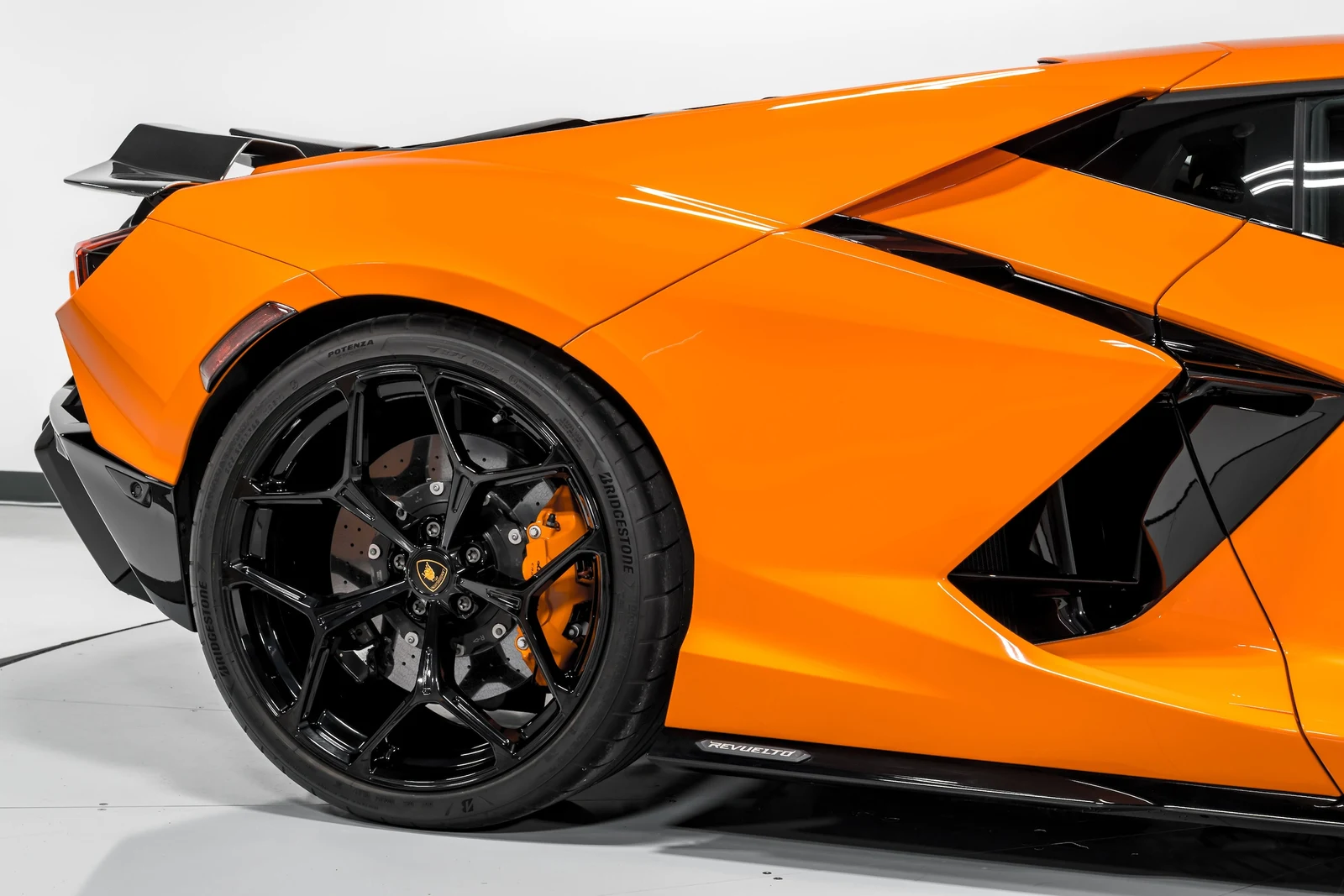2025 Lamborghini Revuelto, 24/30