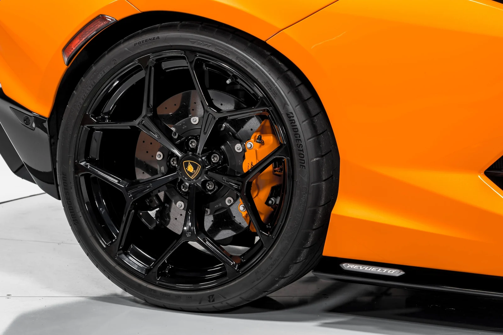 2025 Lamborghini Revuelto, 25/30