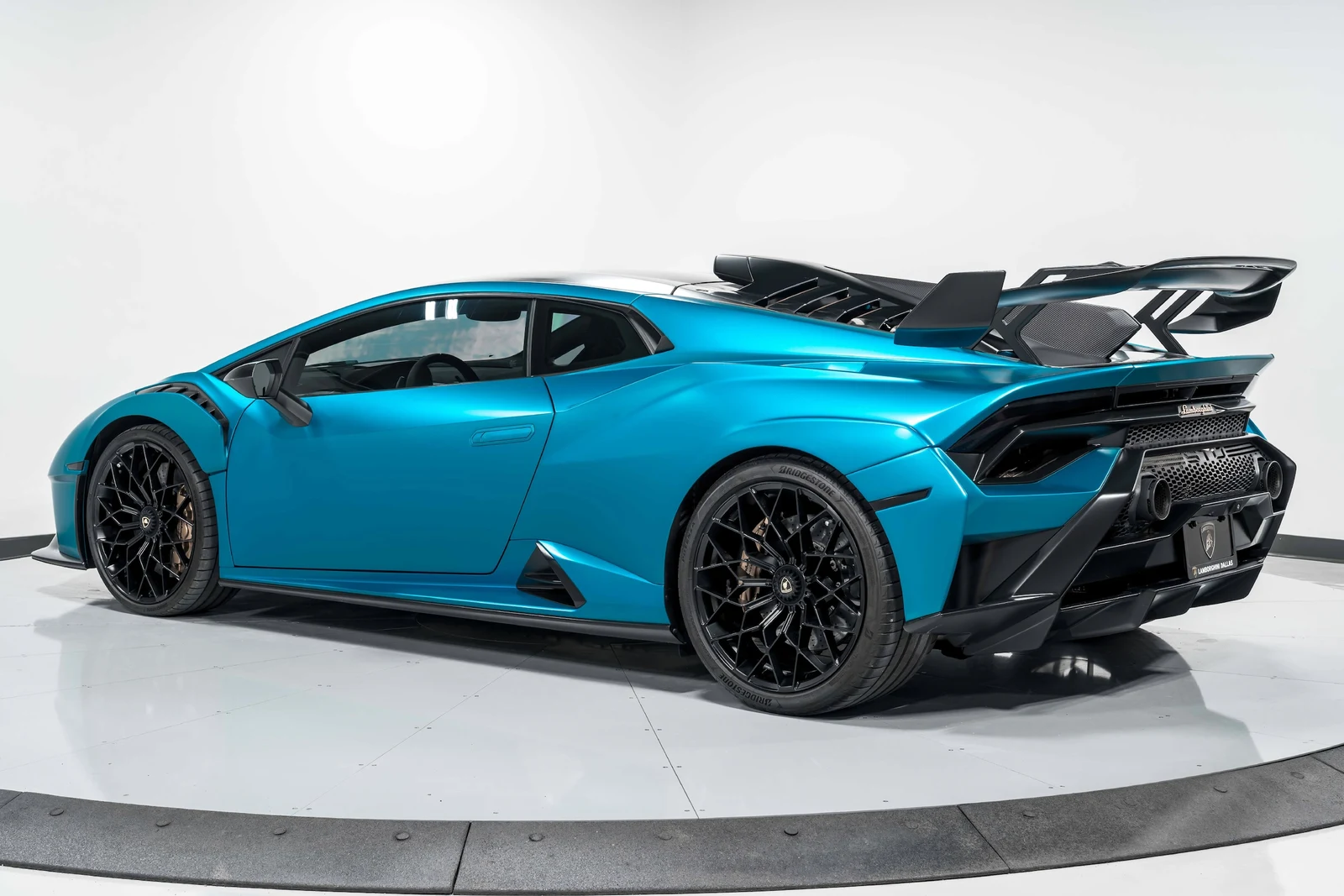 2022 Lamborghini Huracán STO, 3/27