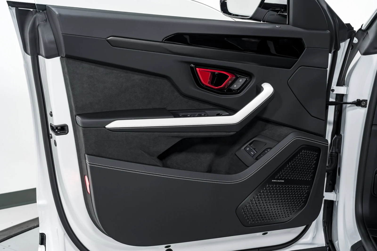 2026 Lamborghini Urus SE, 4/29