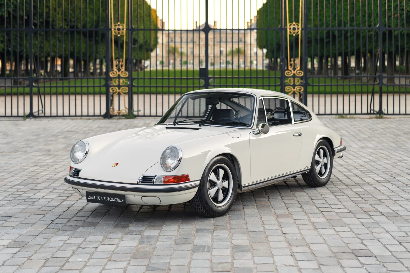 White Porsche 911 2.2 S, full front three-quarter view