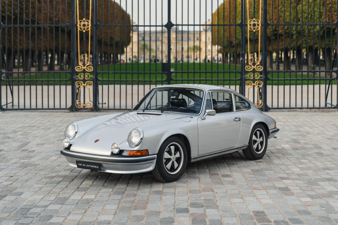 Silver Porsche 911 2.4 S, full front three-quarter view