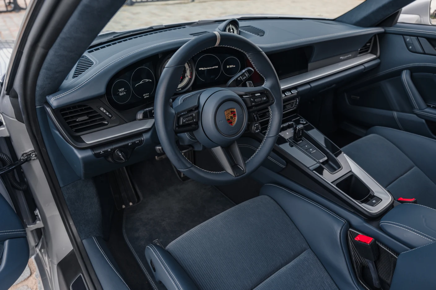 Porsche 911 Carrera GTS Le Mans Centenaire Edition (992), 7/10