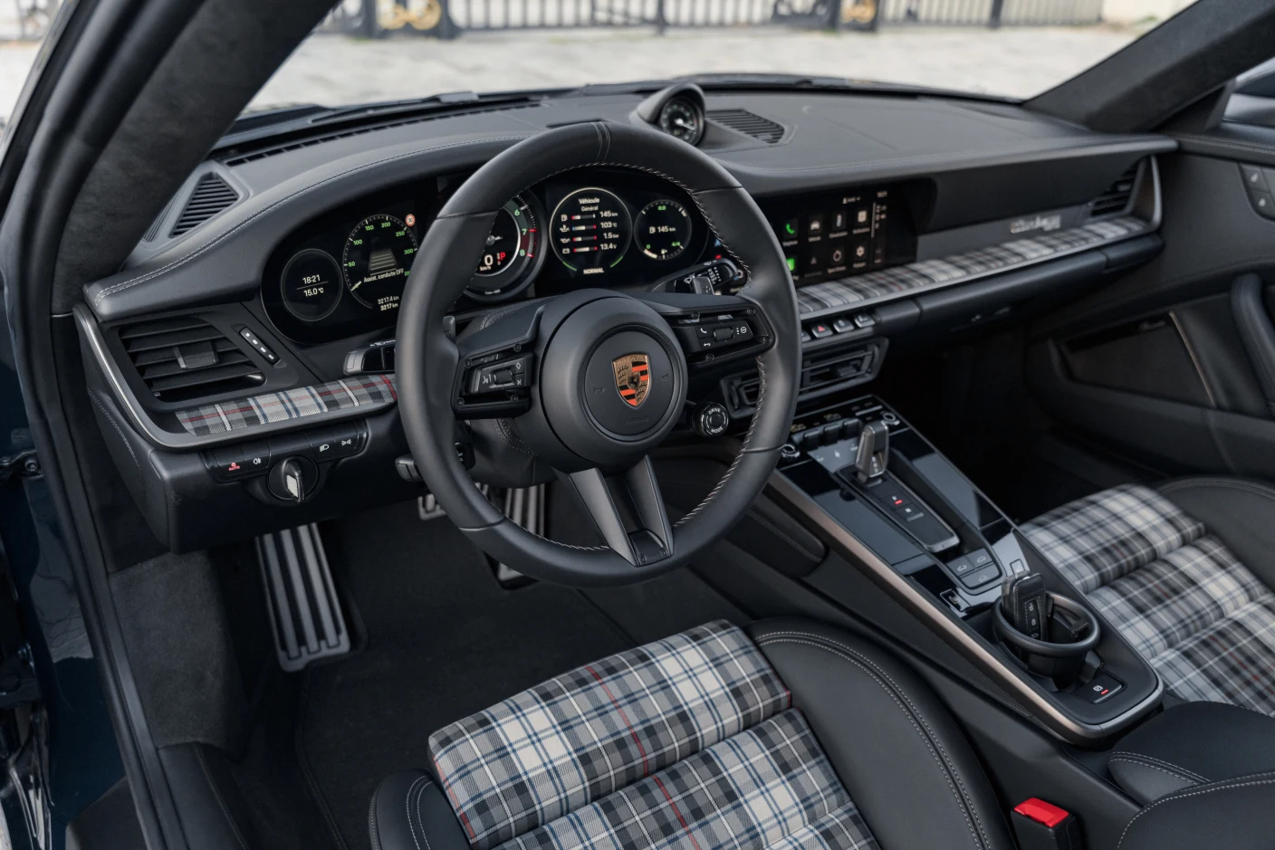 Porsche 911 Turbo 50 Years (992), 7/10