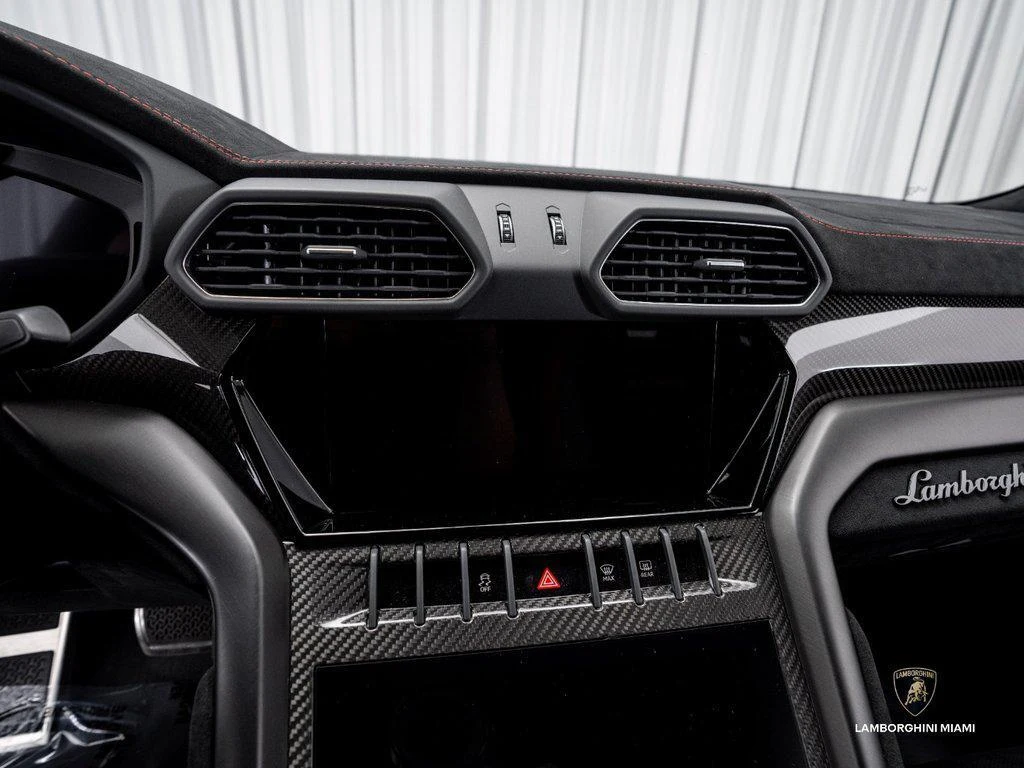 2023 Lamborghini Urus Performante, 17/30