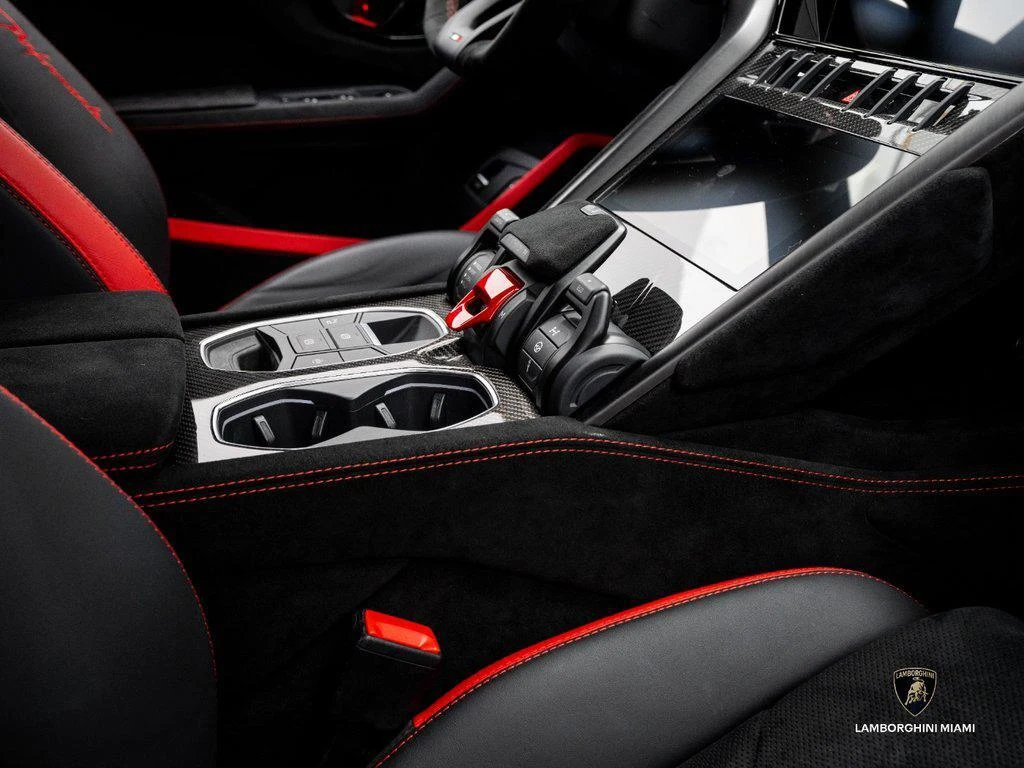 2023 Lamborghini Urus Performante, 27/30