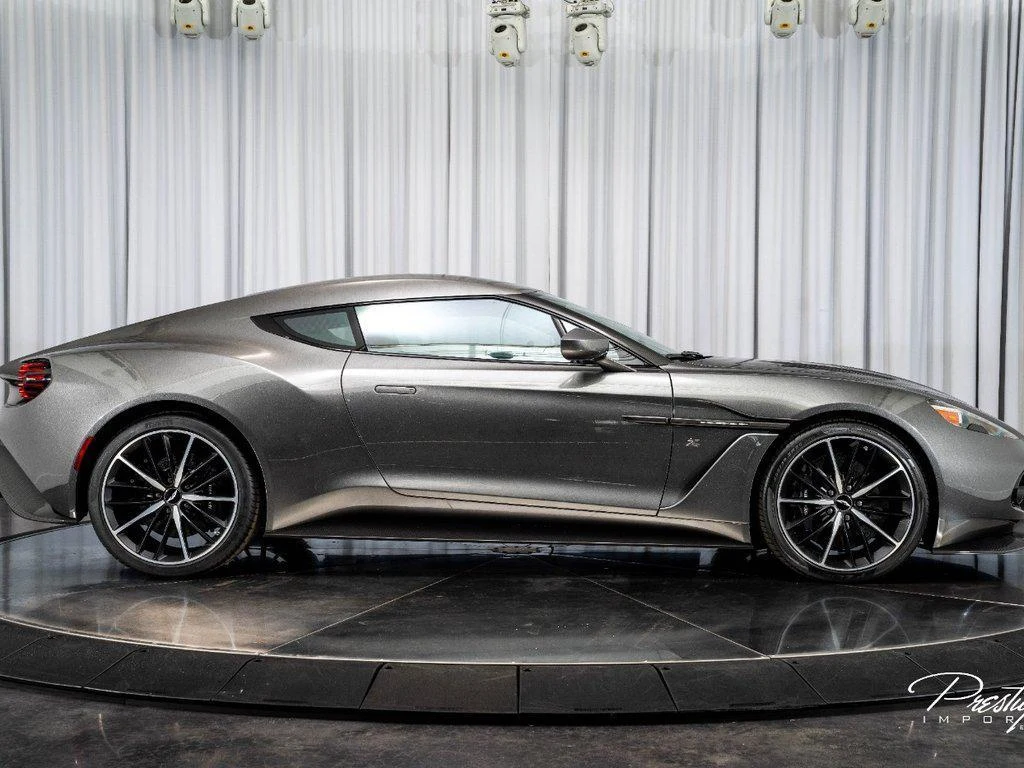 2018 Aston Martin Vanquish Zagato Coupe, 3/30