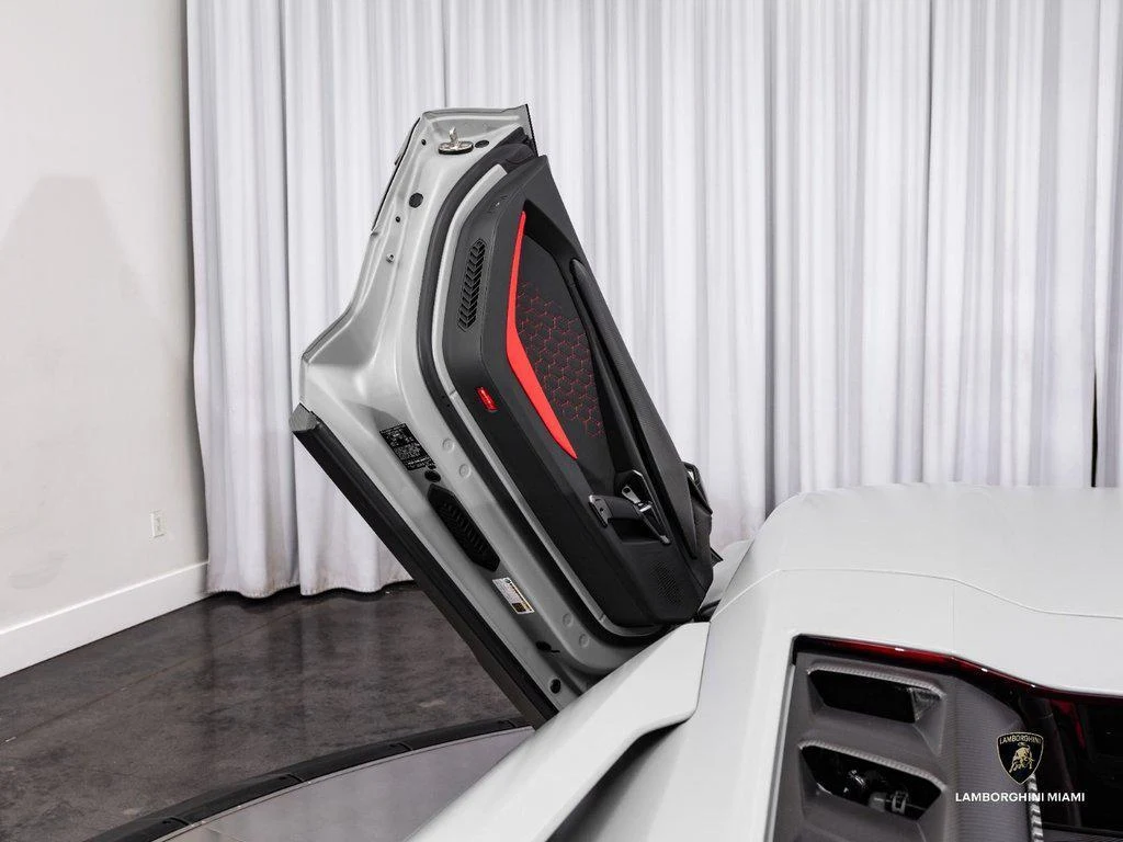 2024 Lamborghini Revuelto, 19/30