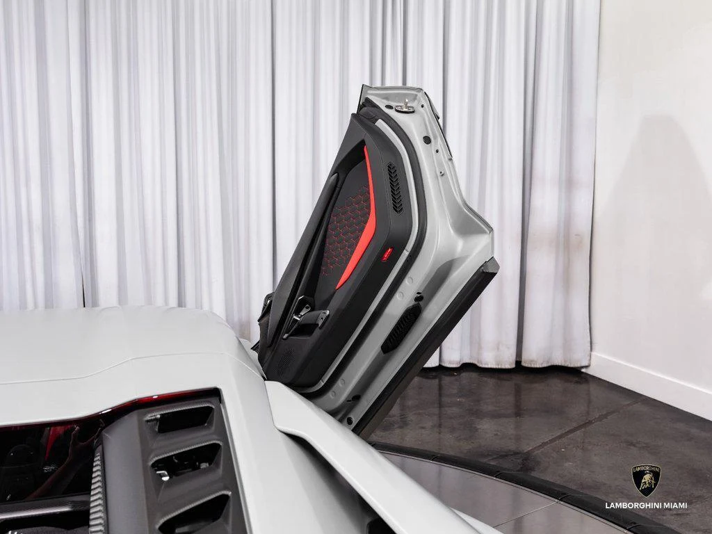 2024 Lamborghini Revuelto, 24/30