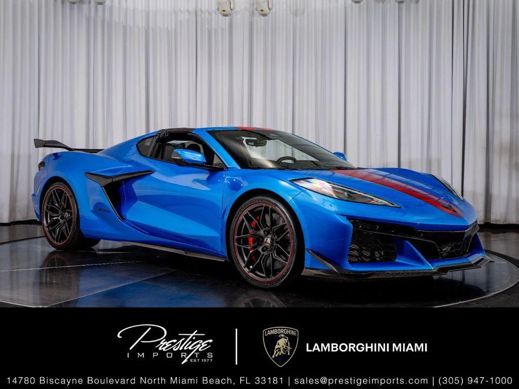 Chevrolet Corvette Z06 2LZ (C8) | Lamborghini Miami