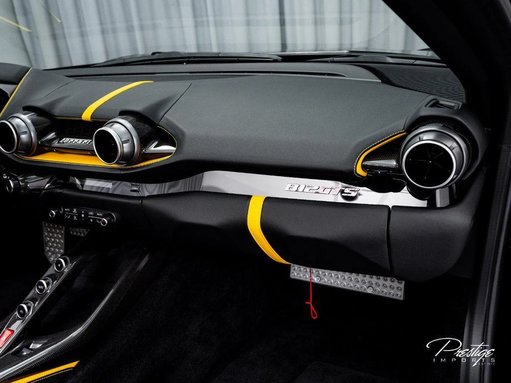 2022 Ferrari 812 GTS, 28/30