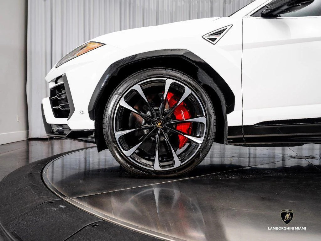 2022 Lamborghini Urus, 4/30