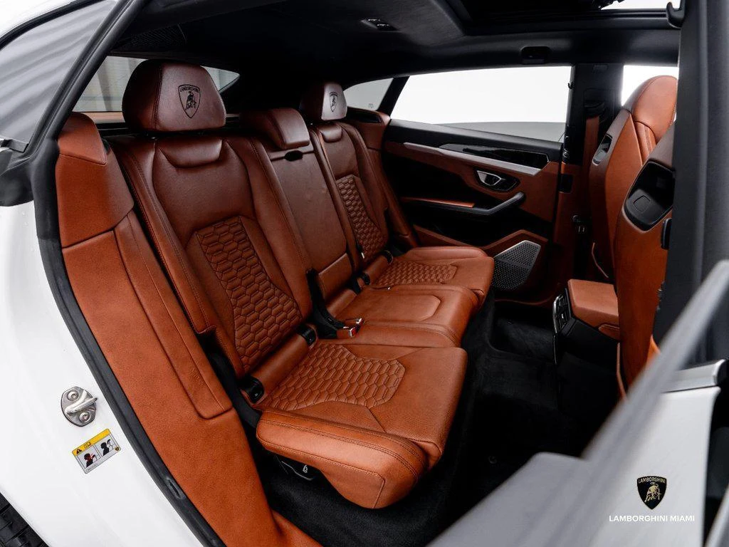 2022 Lamborghini Urus, 28/30