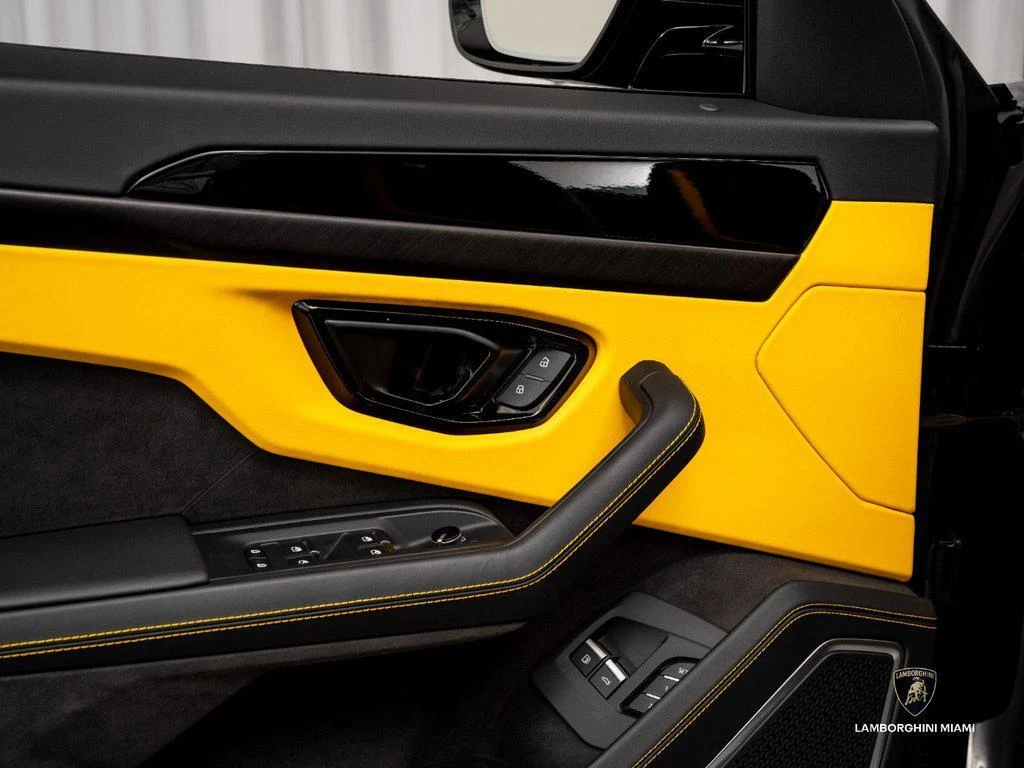 2025 Lamborghini Urus SE AWD, 11/30