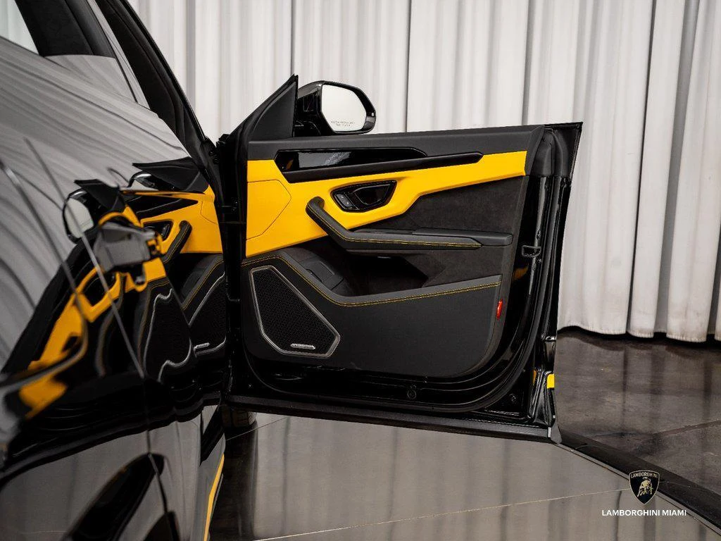 2025 Lamborghini Urus SE AWD, 20/30