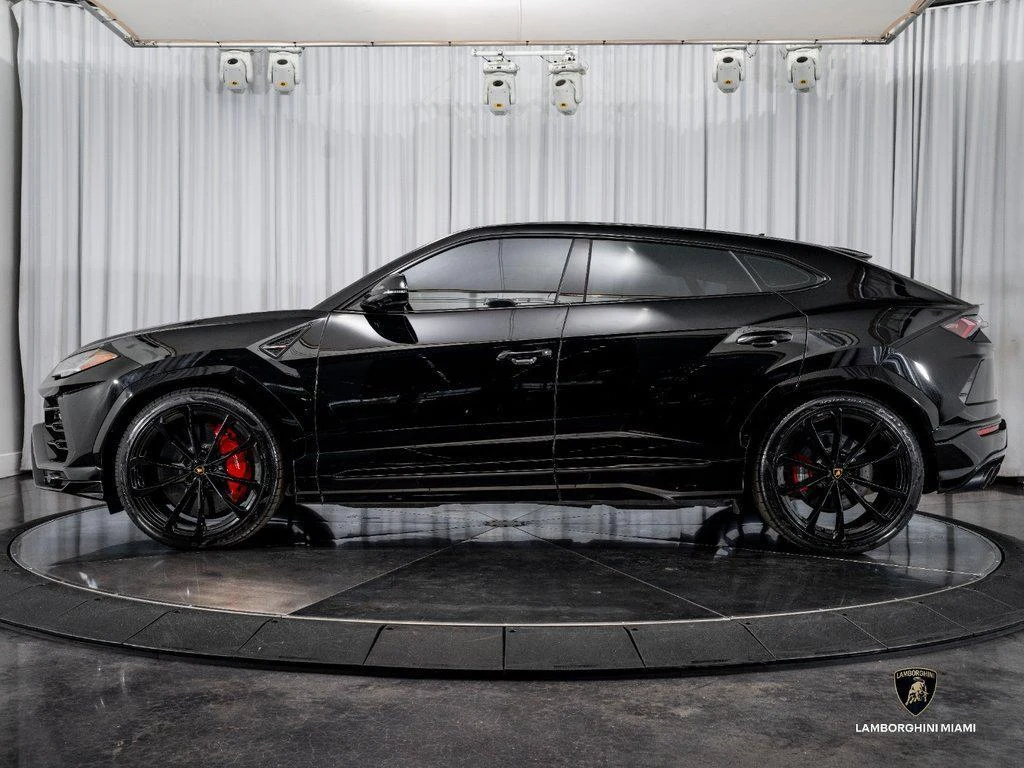 2022 Lamborghini Urus, 3/30
