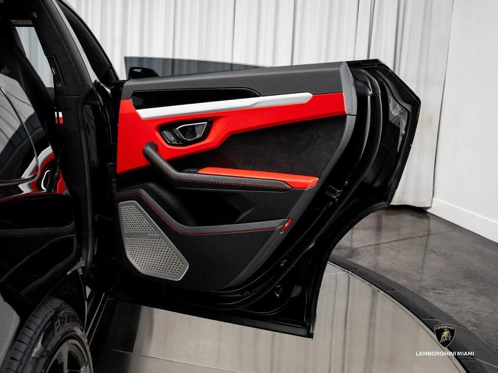 2022 Lamborghini Urus, 27/30