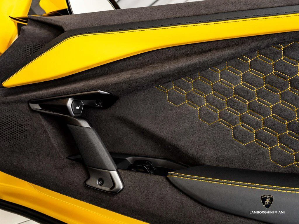2024 Lamborghini Revuelto, 17/30