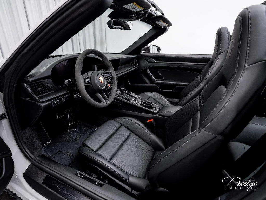 2025 Porsche 911 (992) Targa 4 GTS, 18/30