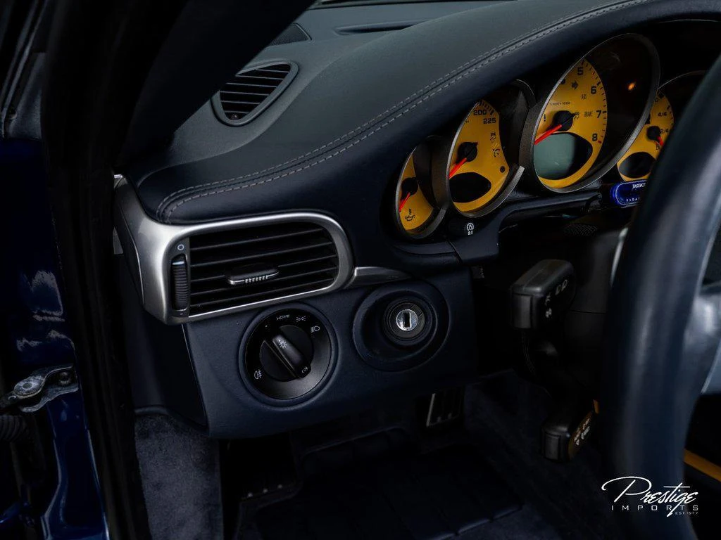 2011 Porsche 911 (997.2) Turbo S Cabriolet, 19/30