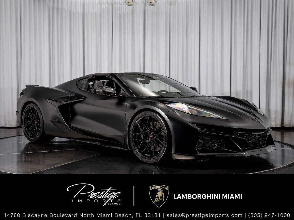 Chevrolet Corvette Z06 2LZ (C8) | Lamborghini Miami