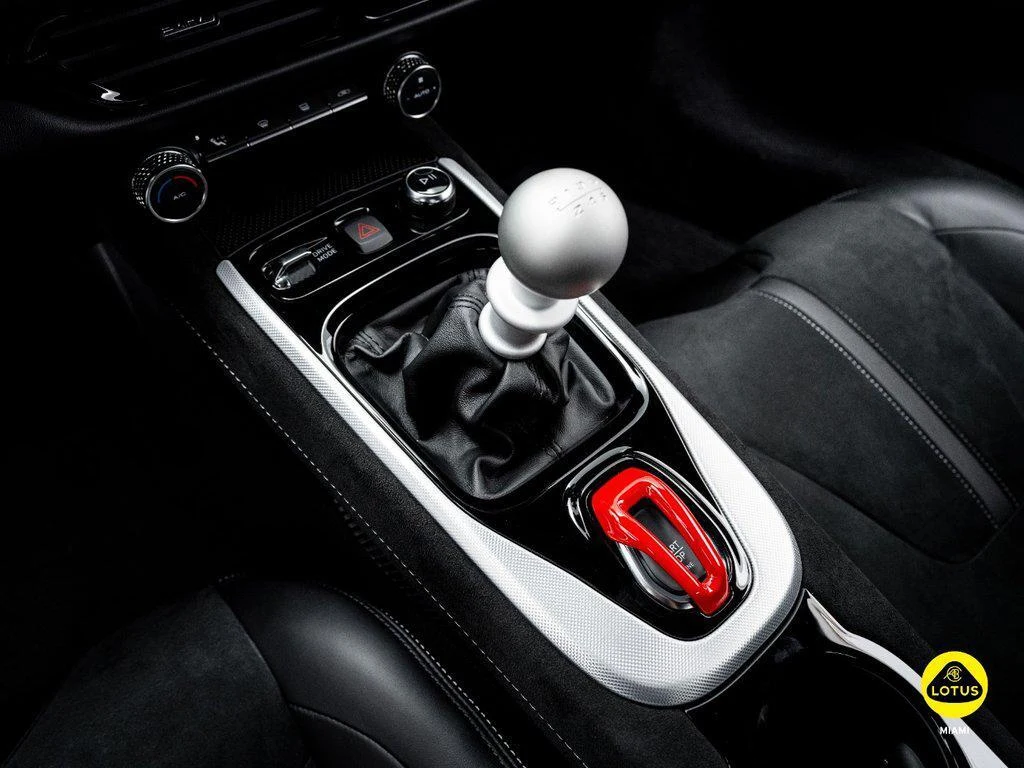 2026 Lotus Emira V6 SE, 17/30