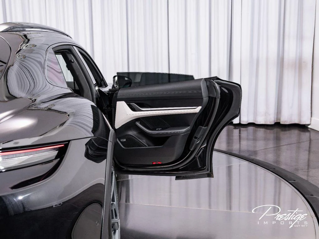 2023 Porsche Taycan Turbo Cross Turismo, 27/30