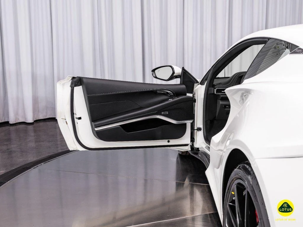 2026 Lotus Emira Turbo SE, 15/30