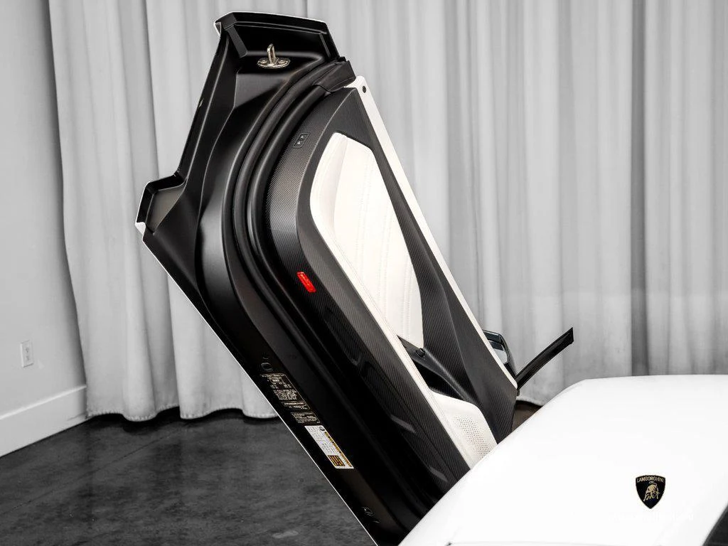 2022 Lamborghini Countach LPI 800-4, 26/29