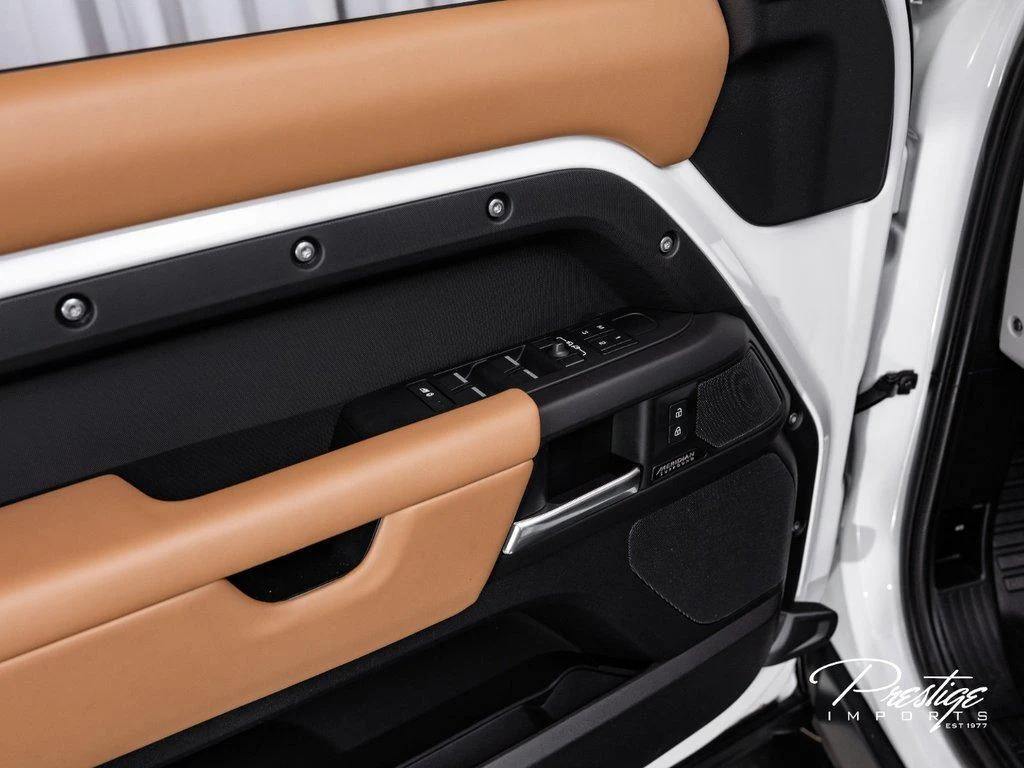 2025 Land Rover Defender 110 P500 X-Dynamic SE, 11/29