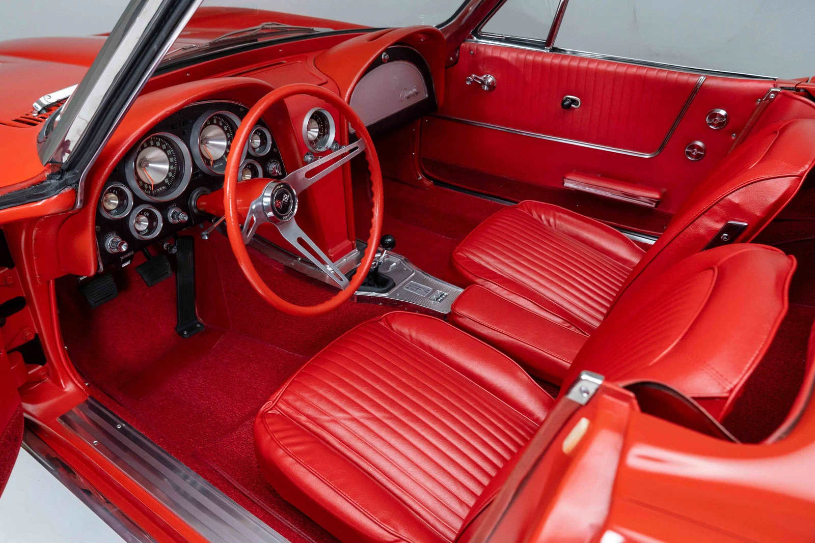 1963 Chevrolet Corvette Convertible (C2), 24/30