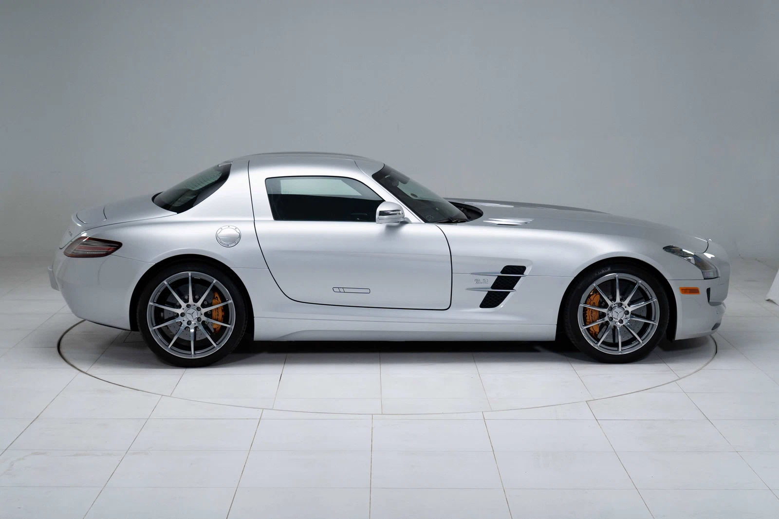 2011 Mercedes-Benz SLS AMG Coupé, 2/30