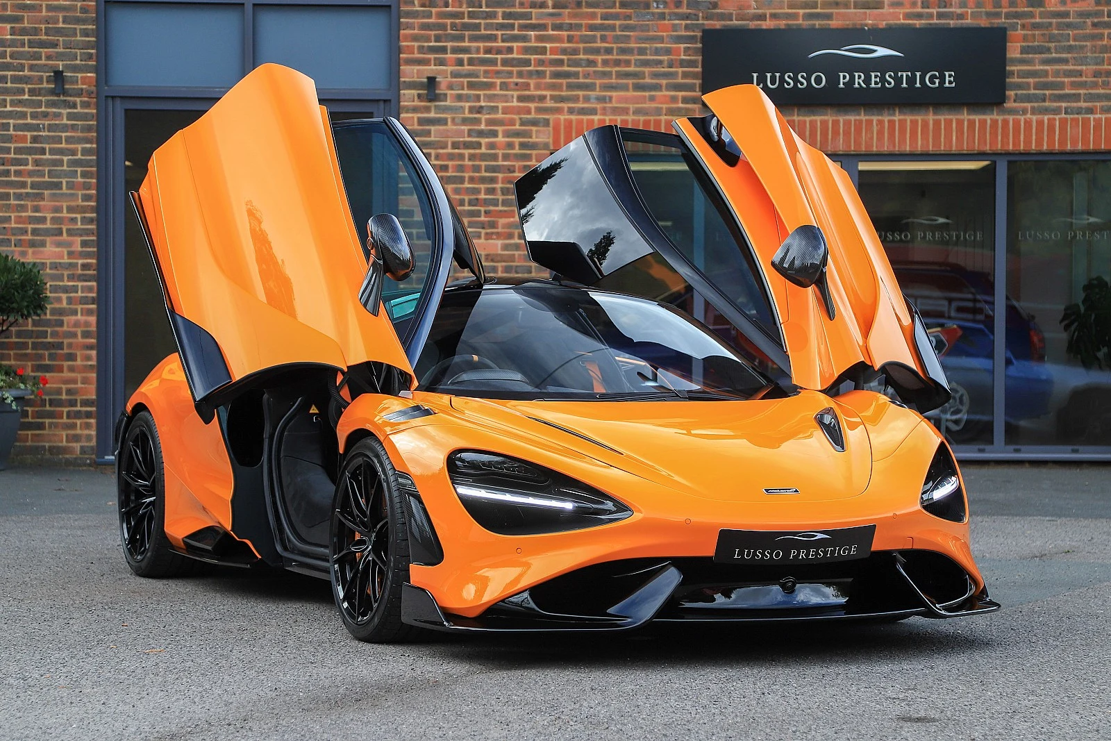 McLaren 765LT, 3/10