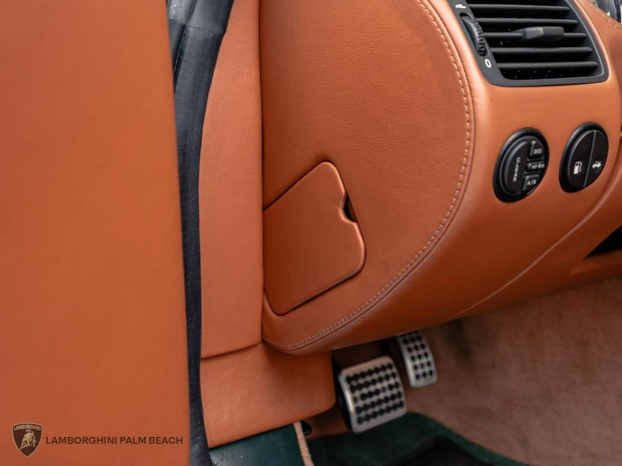 2003 Aston Martin Vanquish, 24/30