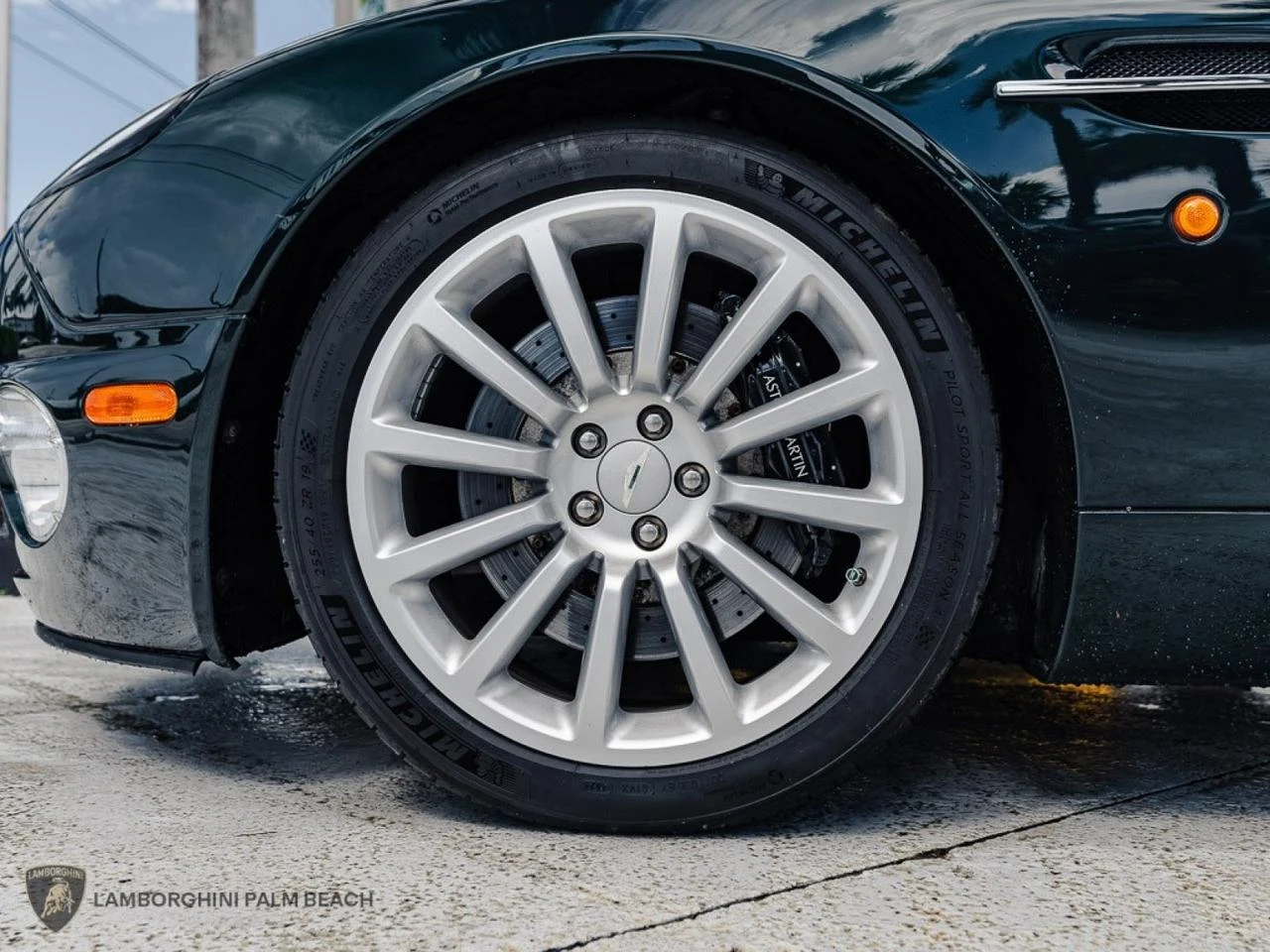 2003 Aston Martin Vanquish, 28/30
