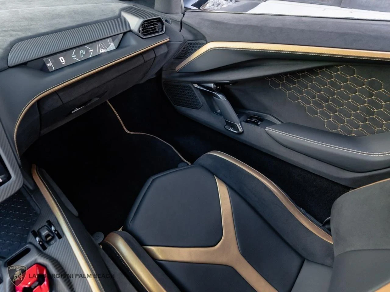 2025 Lamborghini Revuelto interior, seats, Nero/Oro