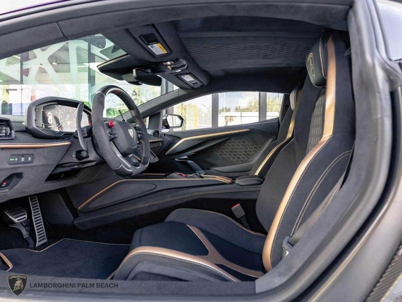 2025 Lamborghini Revuelto interior, Nero/Oro