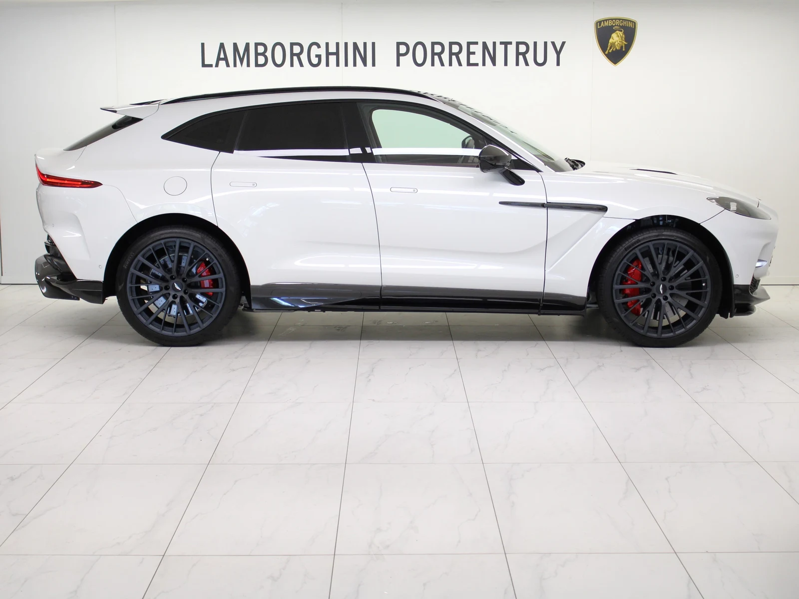 Aston Martin DBX 707, 2/7