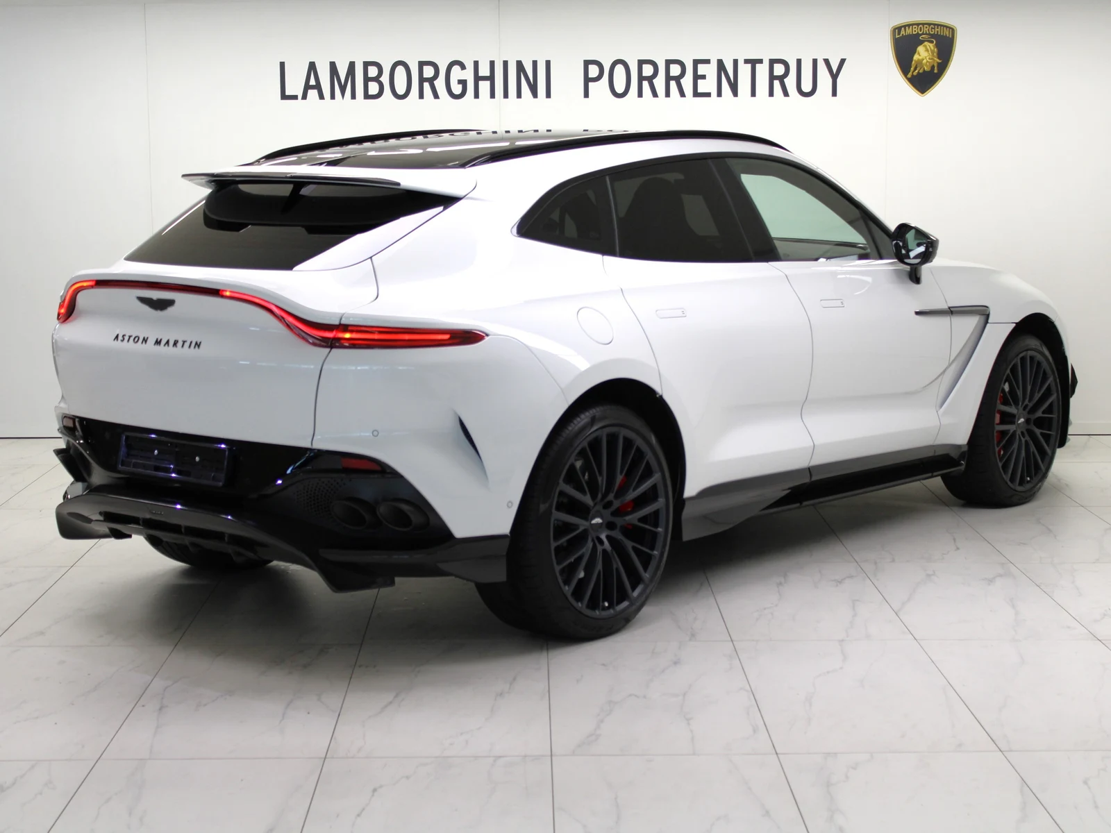 Aston Martin DBX 707, 3/7