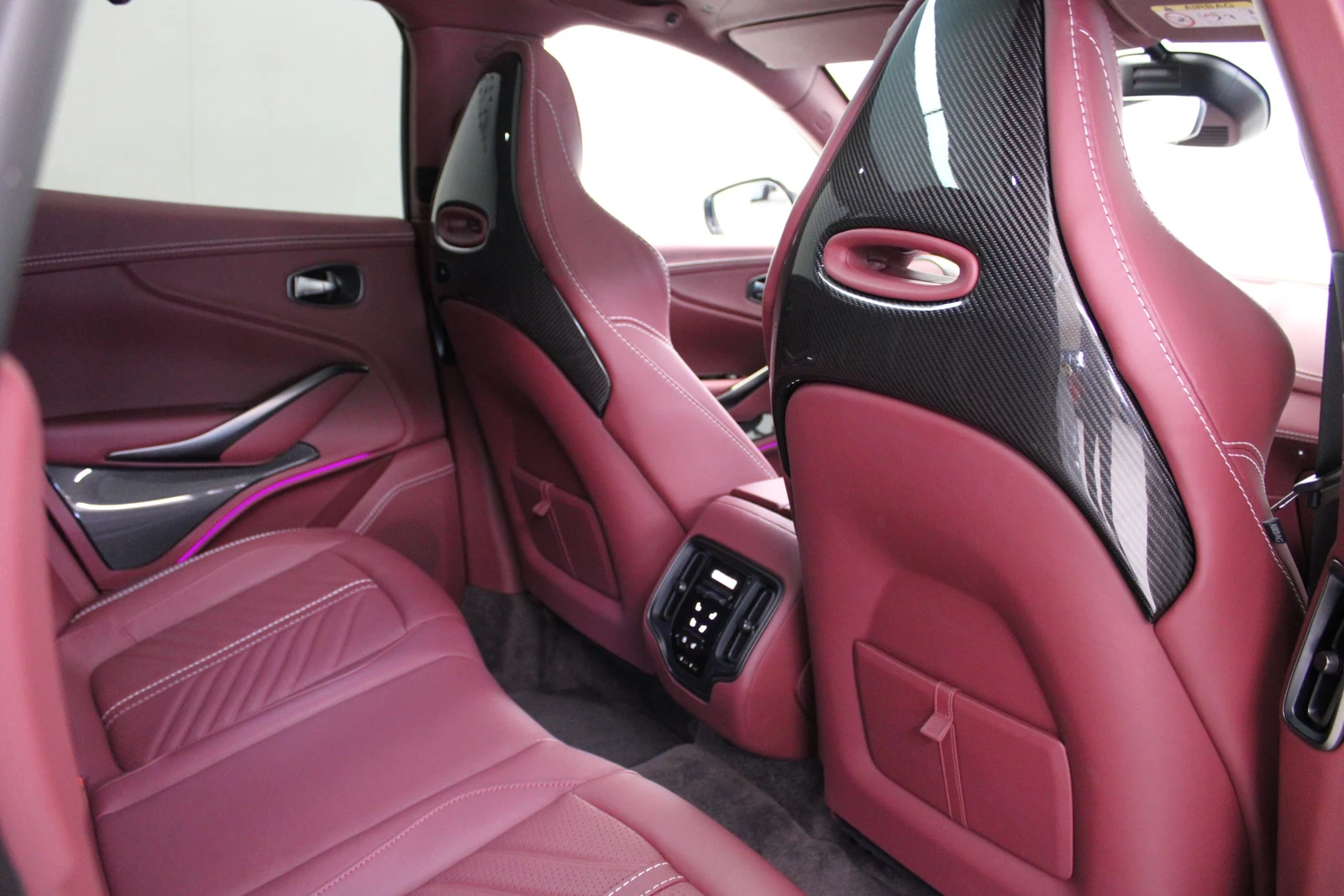 Aston Martin DBX 707, 6/7