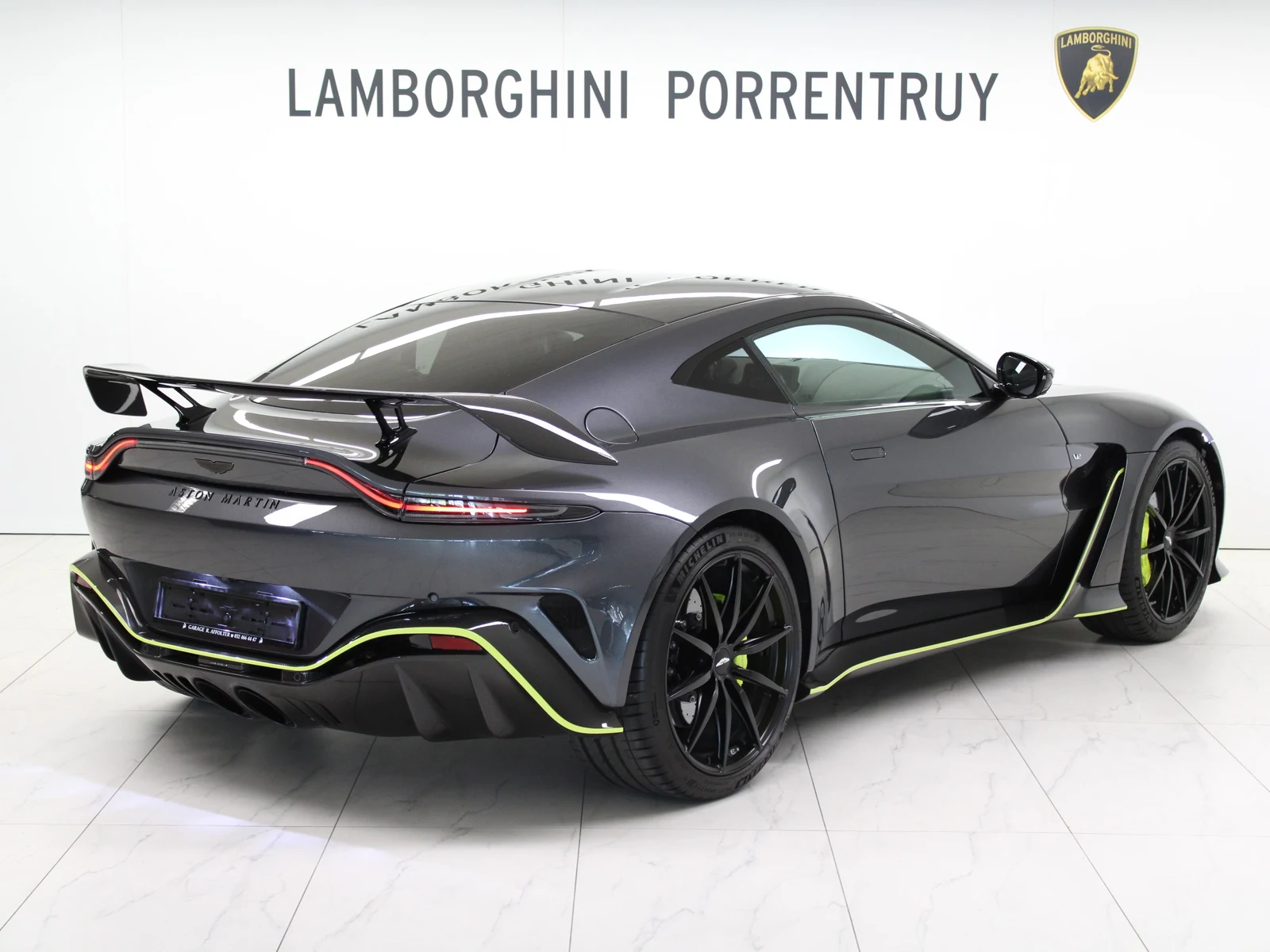 Aston Martin V12 Vantage, 3/6