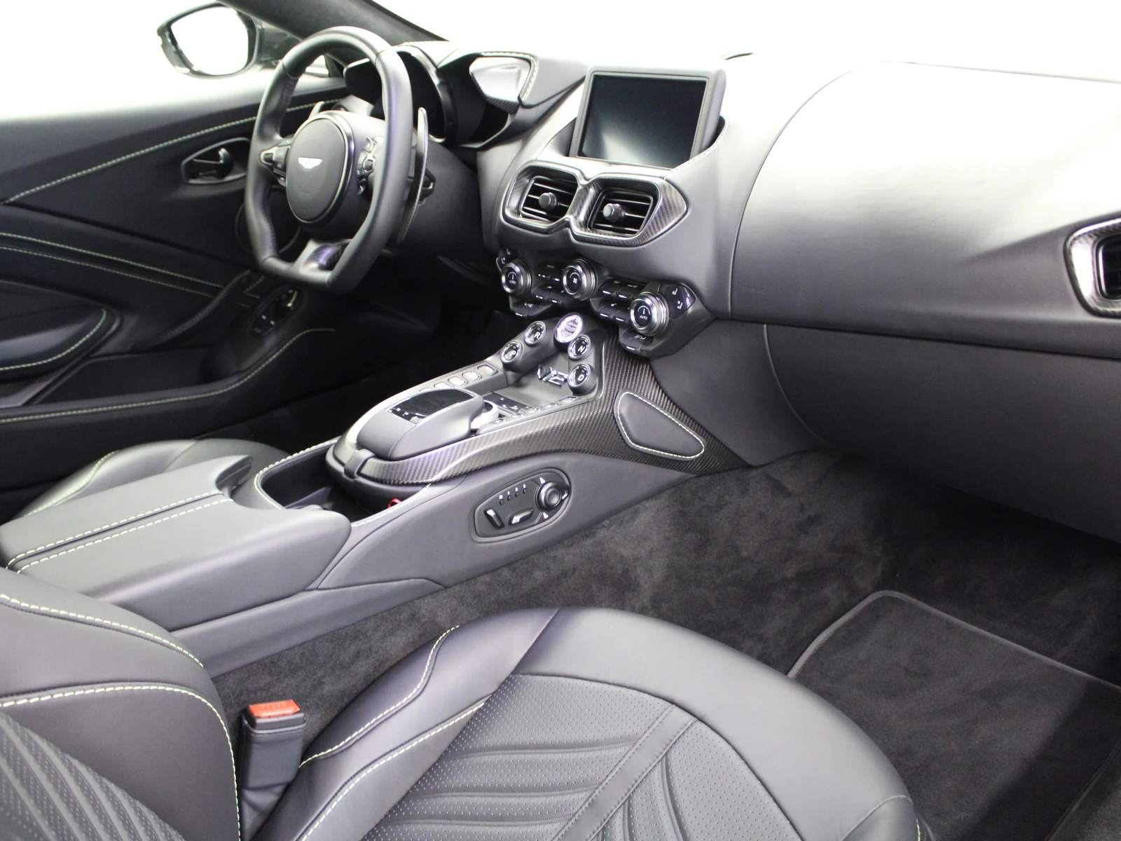 Aston Martin V12 Vantage, 6/6