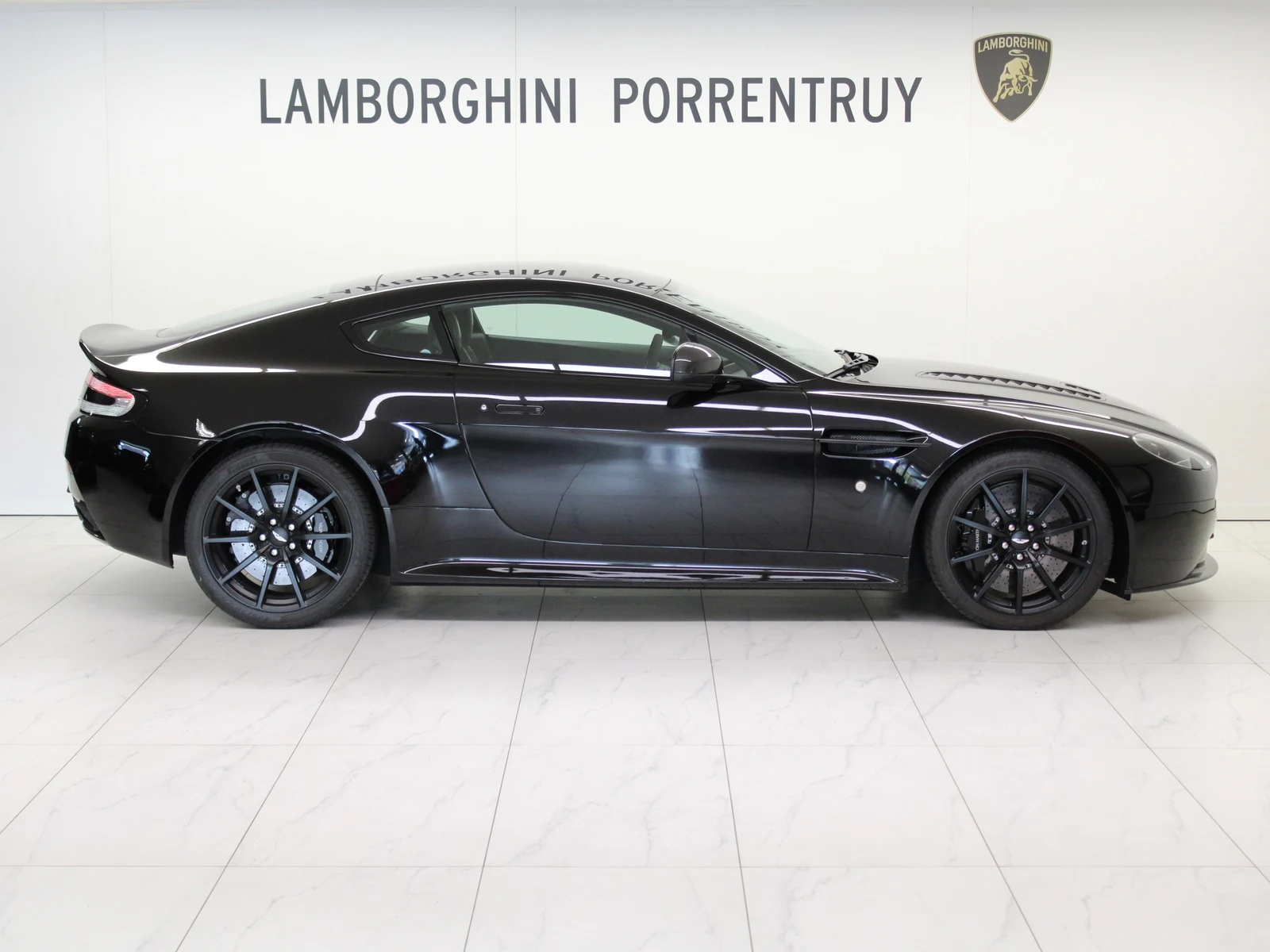 Aston Martin V12 Vantage S, 2/8