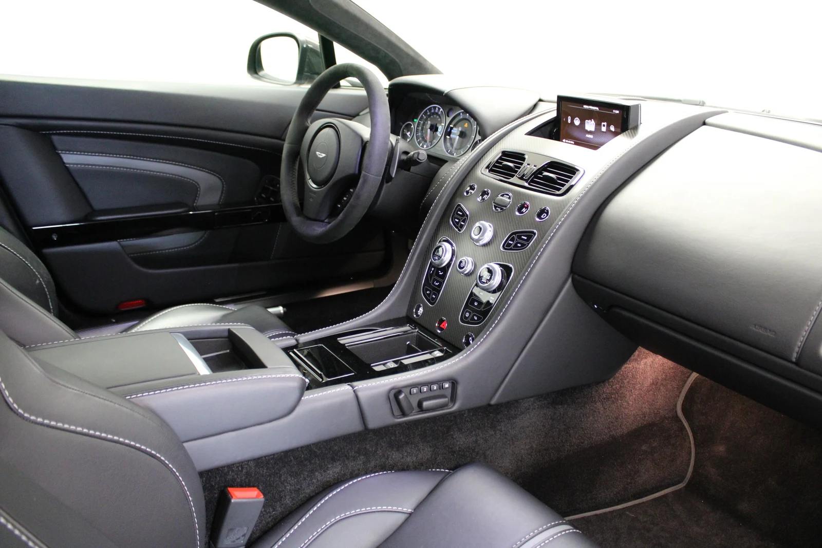 Aston Martin V12 Vantage S, 6/8